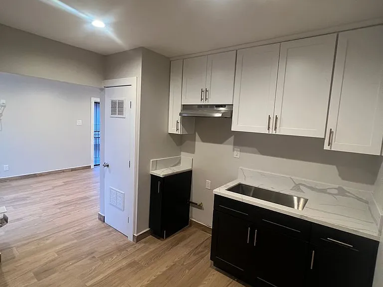 9514 Avalon Blvd — Photo 2