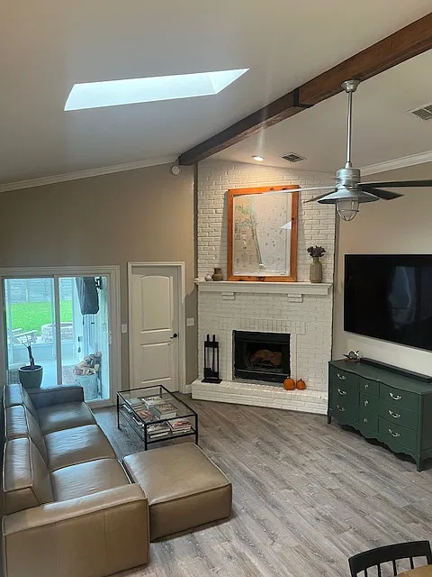 3 bed, 1321 sqft, $3,499 — Photo 3