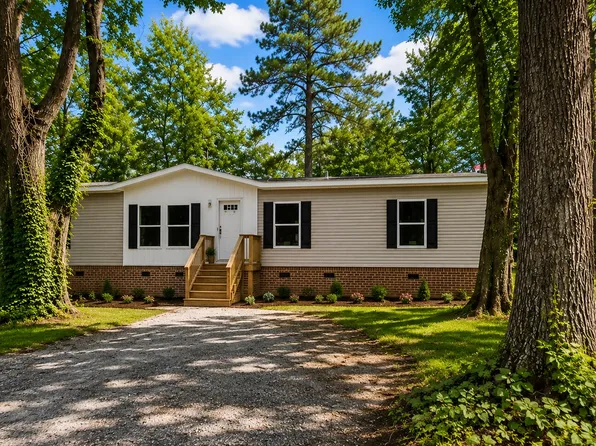 621 Gaillard St, Eutawville, SC 29048