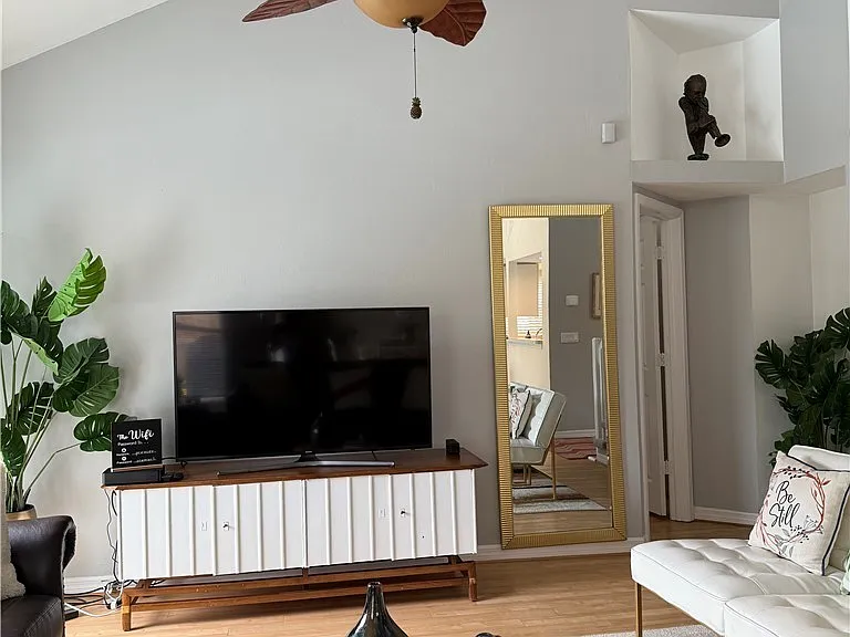 15009 Cloverdale Dr — Photo 4