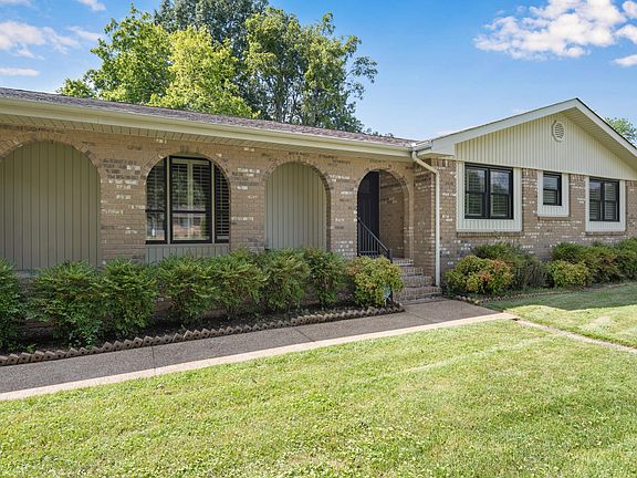 2nd image of 154 Valleybrook Cir
