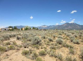 318 Blueberry Hill Rd, El Prado, NM 87529