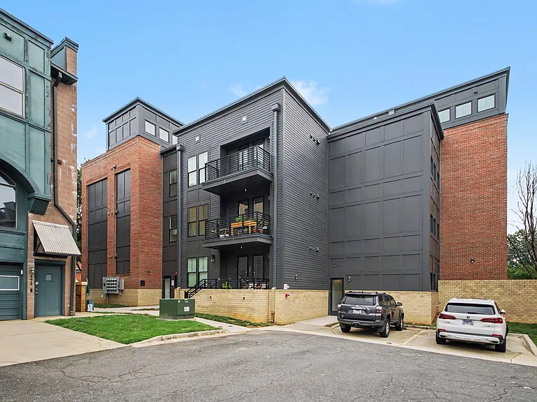 3000 South Blvd #105 — Photo 12