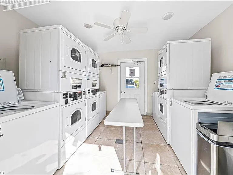 1910 Gulf Shore Blvd N #107 — Photo 33