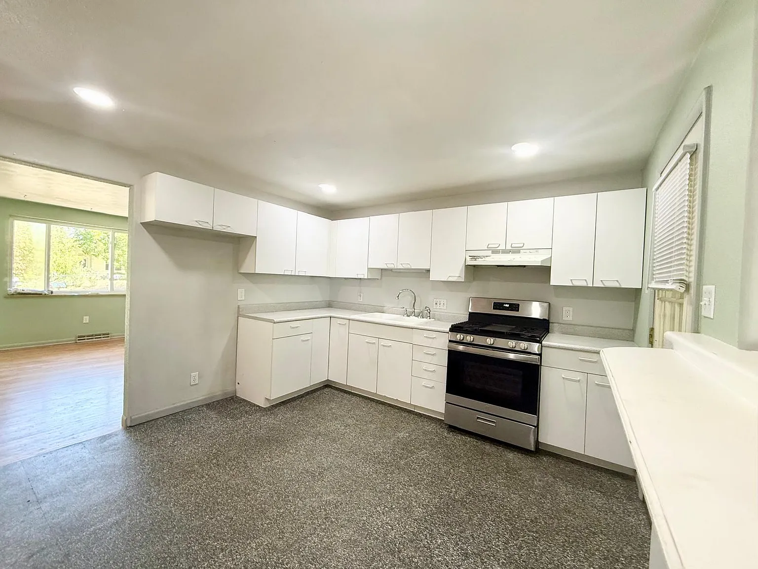 2 bed, $2,000 — Photo 3