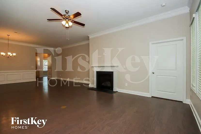 3 bed, 2.0 bath, 1899 sqft, $2,730 — Photo 4