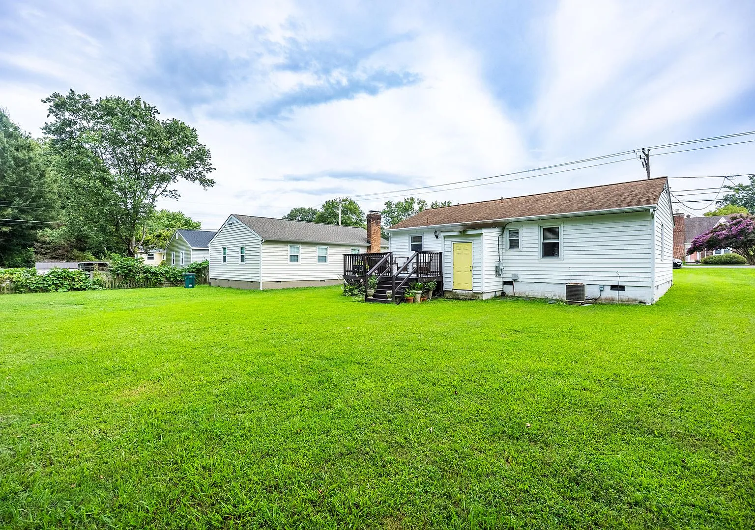 Fantastic Renovated home in Lakeside area — Photo 4