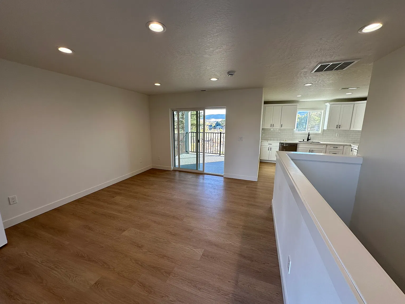3 bed, 2.5 bath, 1494 sqft, $1,950 — Photo 4