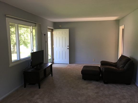5th image of 2120 Kessler Blvd Dr N