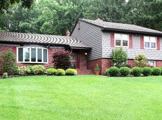 25 Clive Hills Rd, Edison, NJ 08820