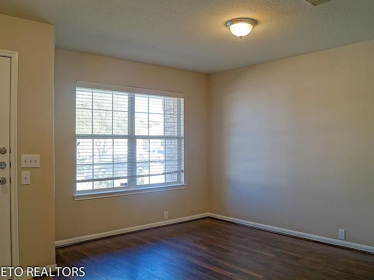 2819 Foster Hill Dr — Photo 6