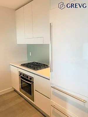 Rented by Global Real Estate Ventures Group LLC | media 27