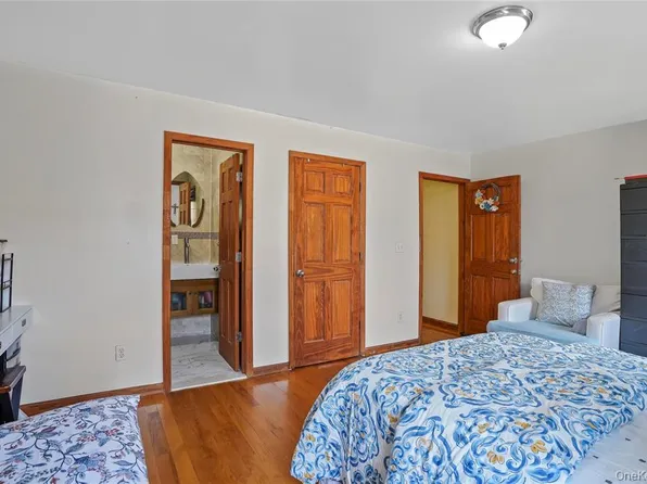 65-36 Metropolitan Avenue image 12 of 33