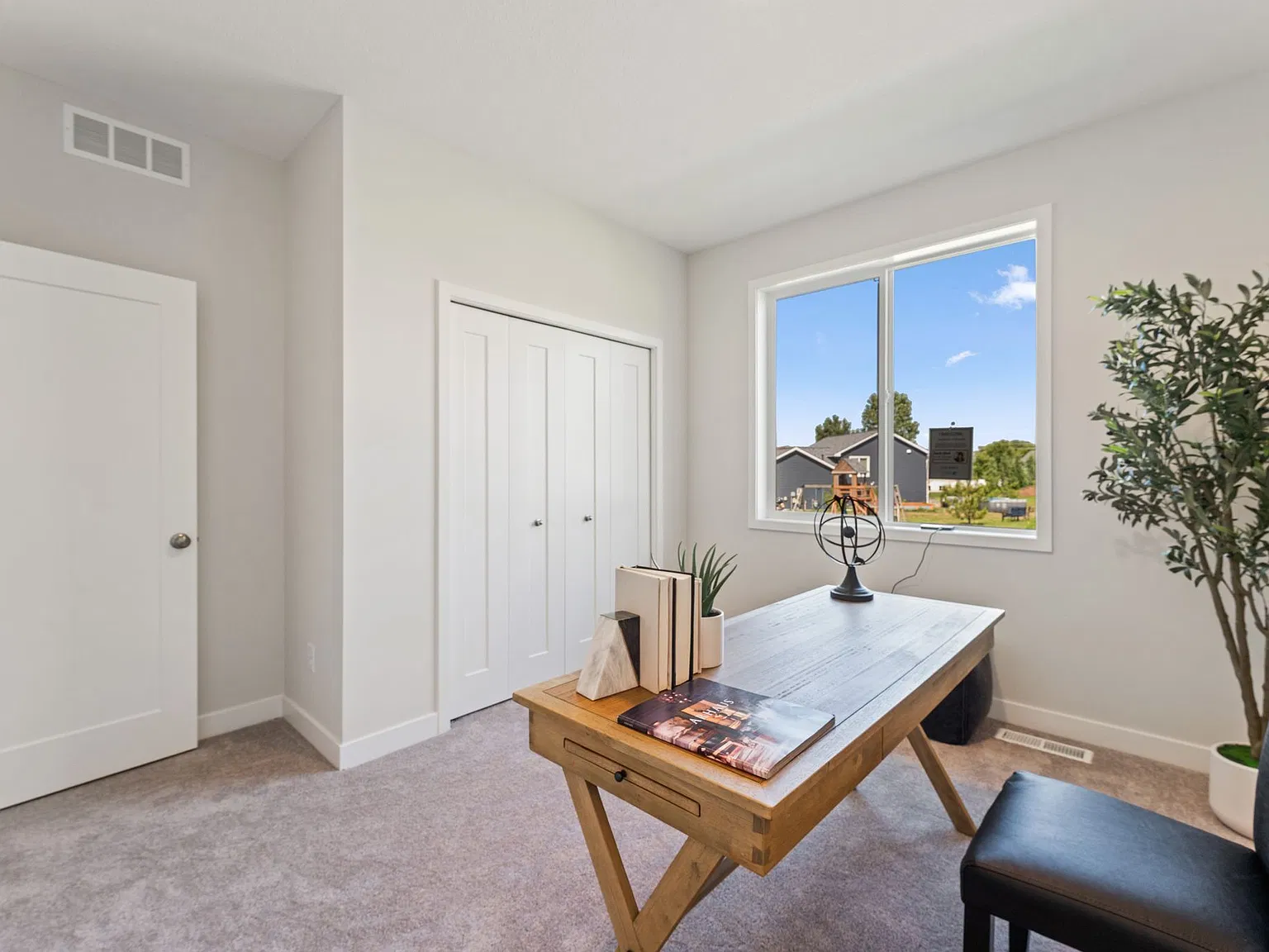 4 bed, 2957 sqft, $3,700 — Photo 2