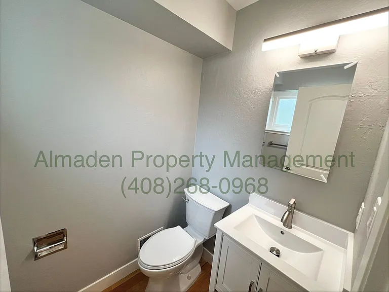 1096 Polk Ave — Photo 17