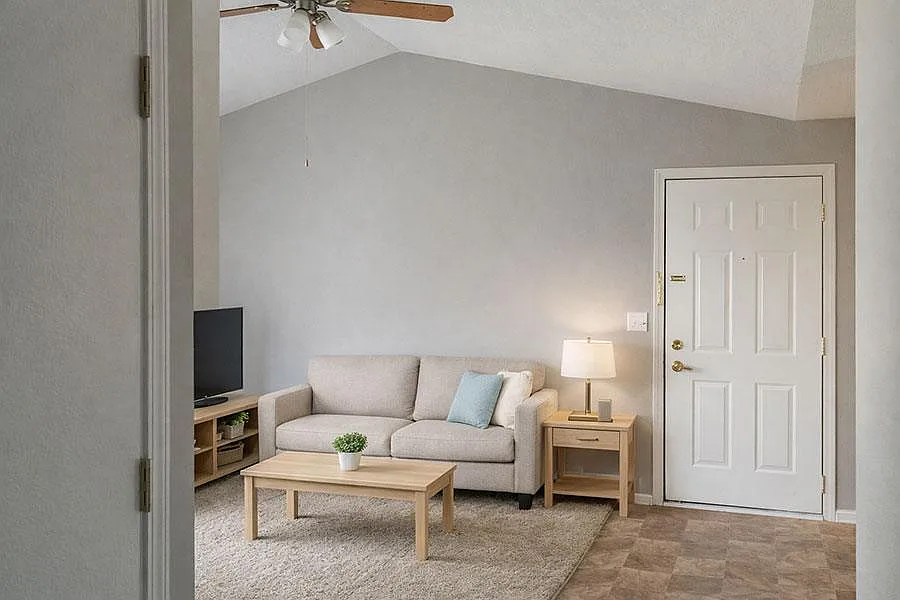 PINE GROVE APARTMENTS — Photo 4