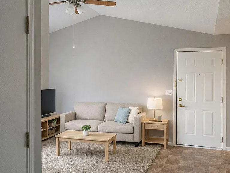 PINE GROVE APARTMENTS — Photo 4
