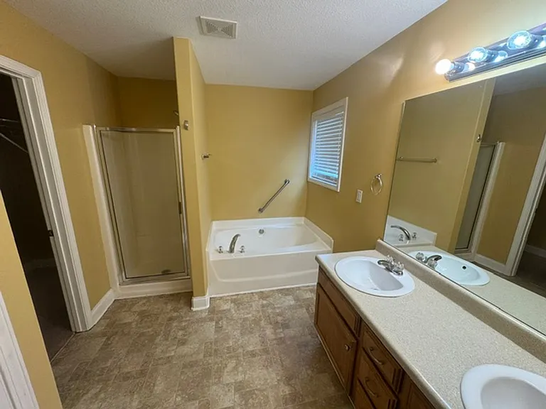 429 Jasmine Cir — Photo 10