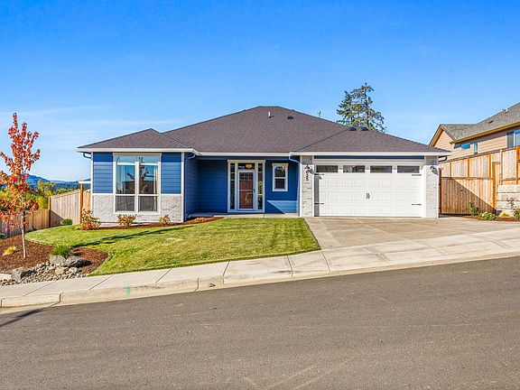 2nd image of 625 NW Crater Lake Dr
