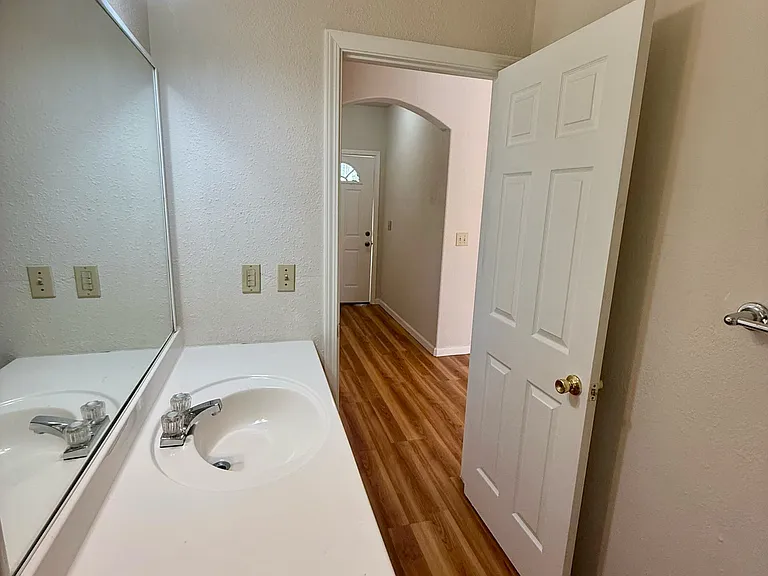 14720 Lynshar Rd — Photo 11