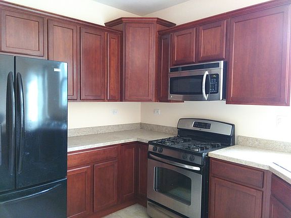 4th image of 559 Grosvenor Ln