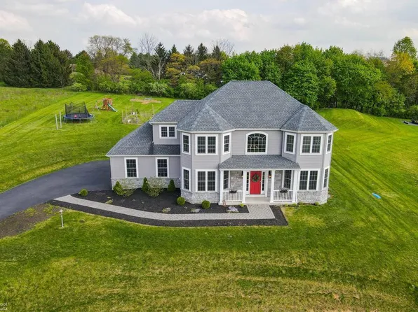 6221 Rachel Dr, Slatington, PA 18080