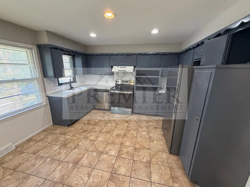 8418 Travis Lane Overland Park KS - Rent 1700 - 3 bed / 1 bath apartment - with open garage space...