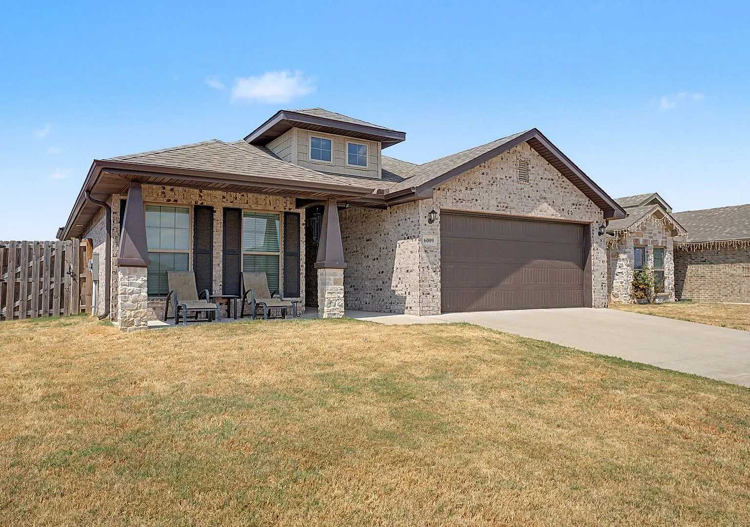 Modern 2BR/2BA Home with Luxury Master Suite & HighCeiling Living Space — Photo 2