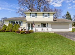 28 Medallion Cir, Rochester, NY 14626