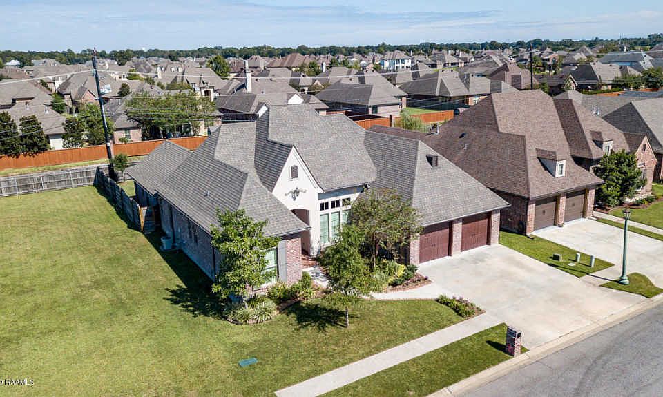 1st image of 107 Barkhill Dr