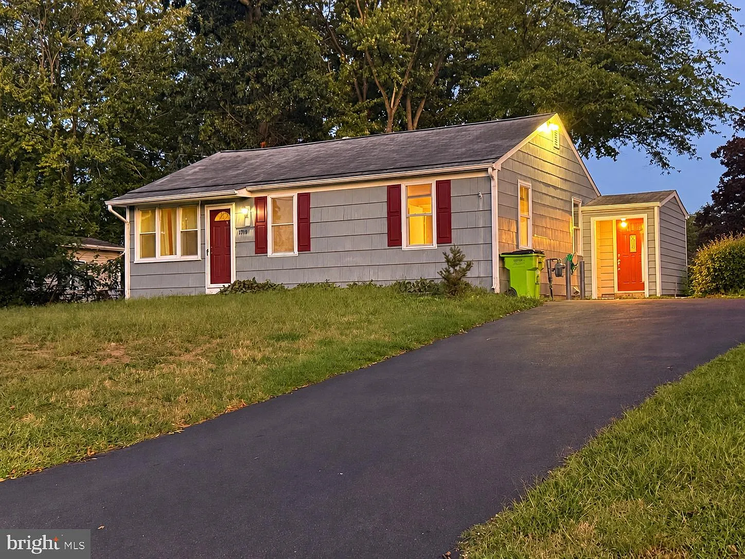 3 bed, 1.0 bath, 1026 sqft, $2,500 — Photo 1