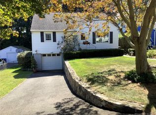 521 Dexter Dr, Bridgeport, CT 06606