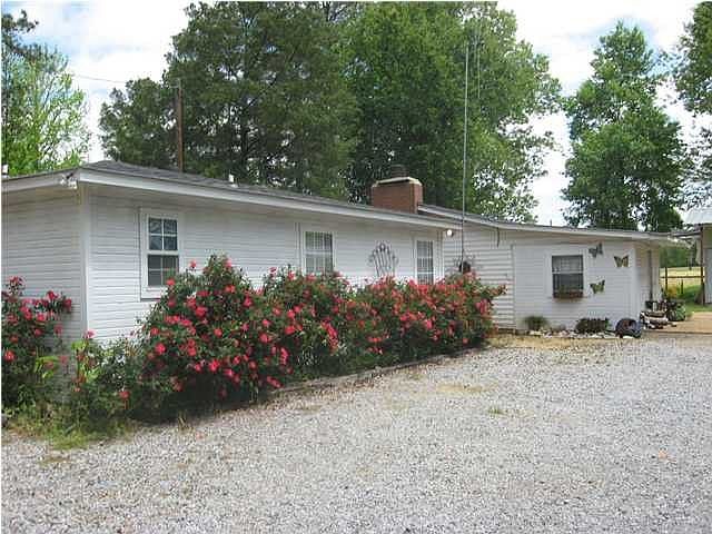 2nd image of 314 Lake Harbor Rd
