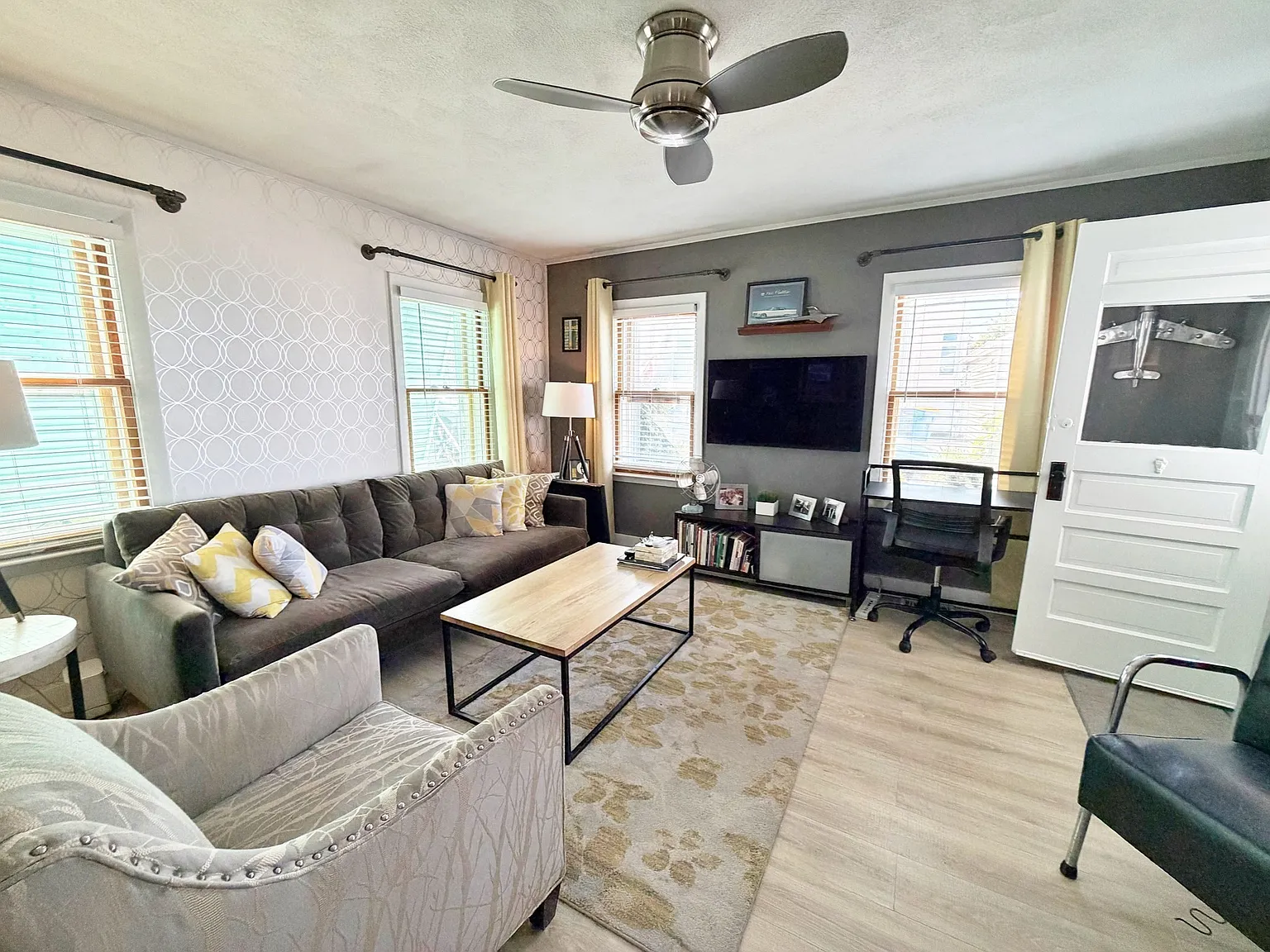 1 bed, 1.0 bath, 576 sqft, $2,350 — Photo 1