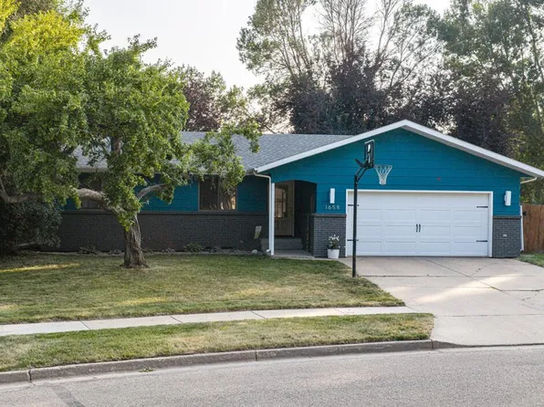 1658 Portland Dr, Bismarck, ND 58504
