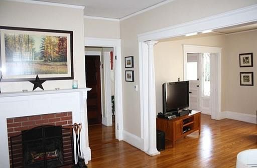 4th image of 36 Brockton Ave