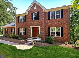 11721 Sugarland Rd, Herndon, VA 20170