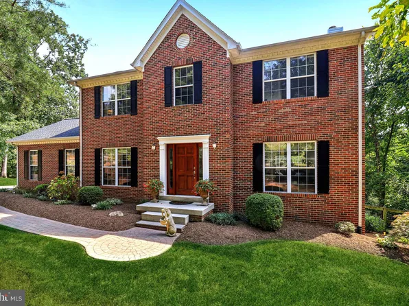 11721 Sugarland Rd, Herndon, VA 20170
