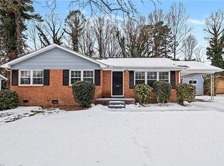 224 Foxcroft Dr, Winston Salem, NC 27103