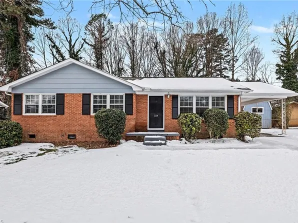 224 Foxcroft Dr, Winston Salem, NC 27103