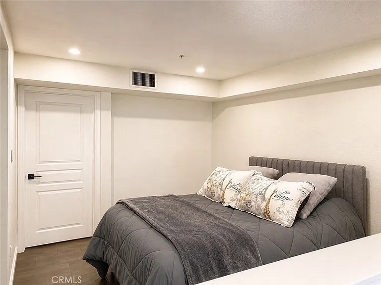7320 Hawthorn Ave #318 — Photo 10