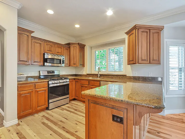 4497 Spring Meadow Dr — Photo 8