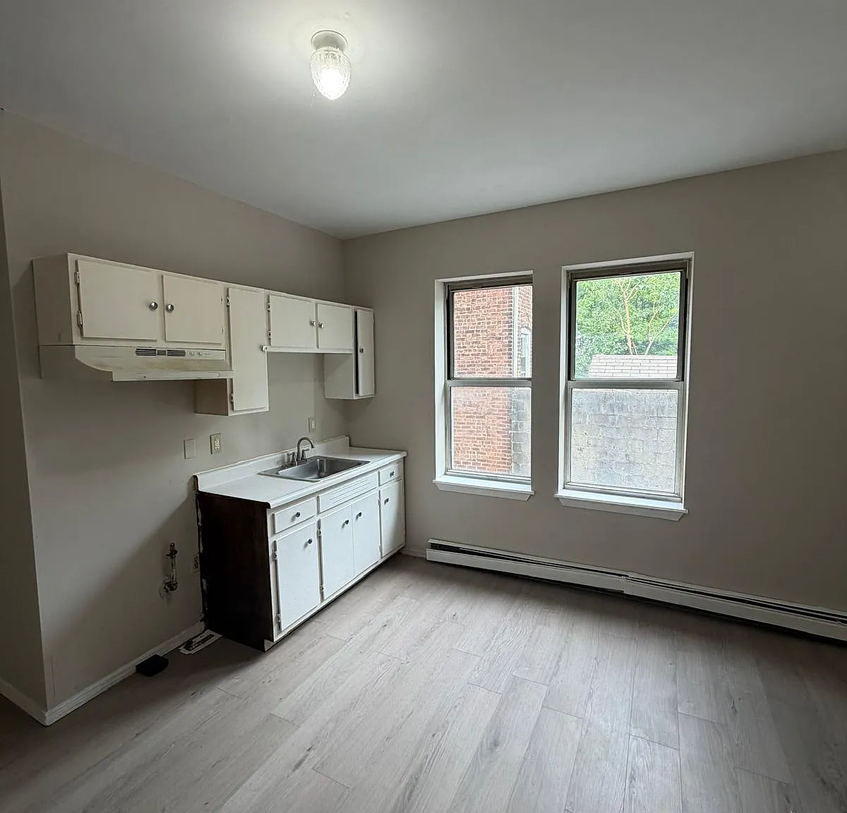3 bed, 1250 sqft, $1,800 — Photo 1