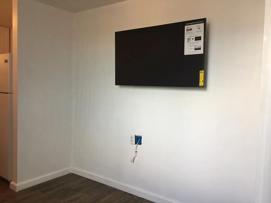 1007 Center Ave — Photo 2