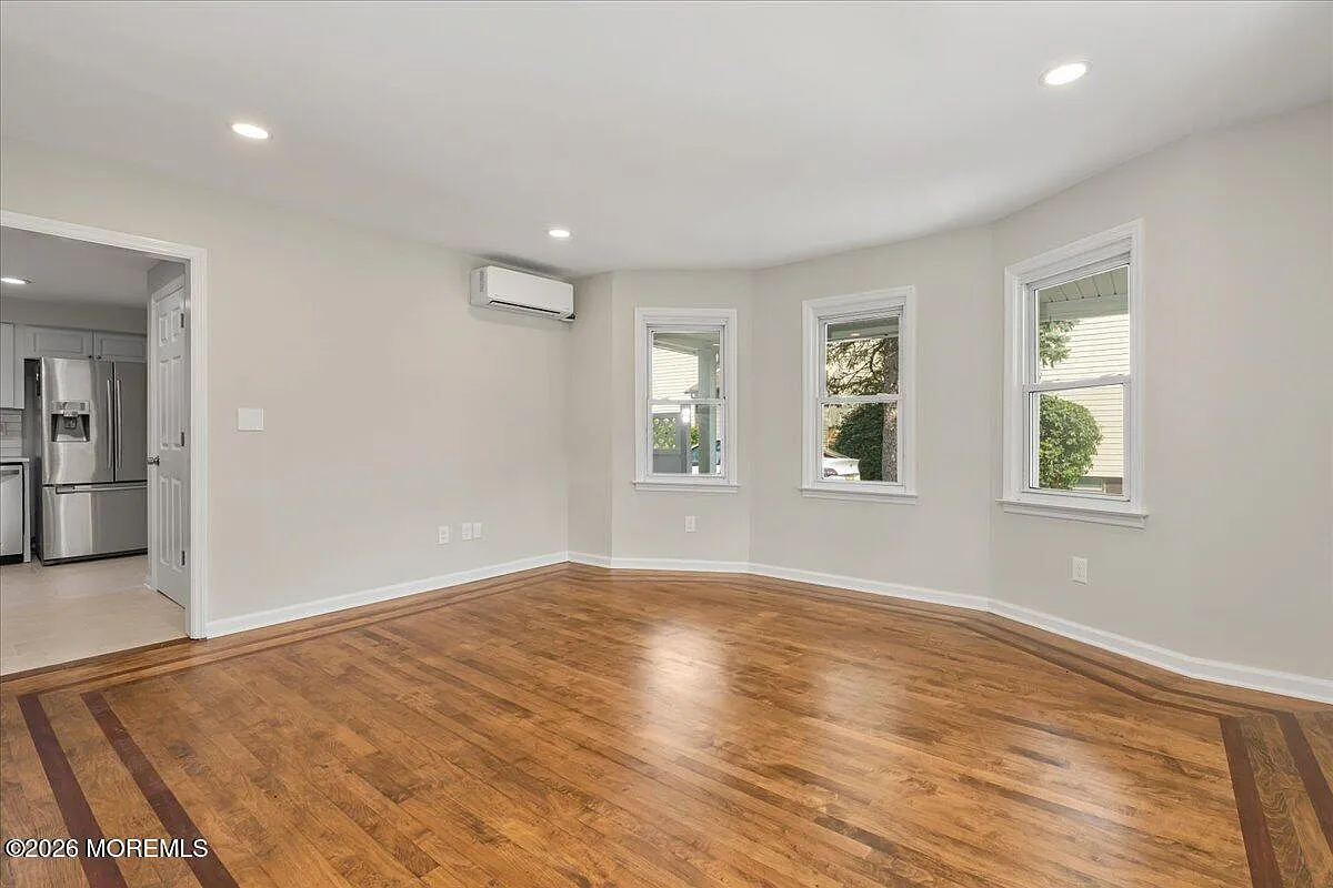 4 bed, 2156 sqft, $6,000 — Photo 3