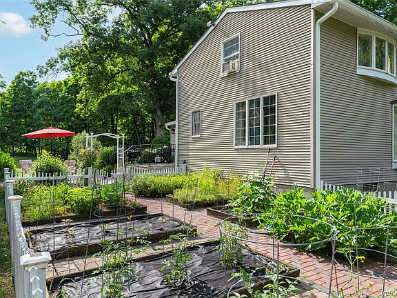 4th image of 60 Traver Road