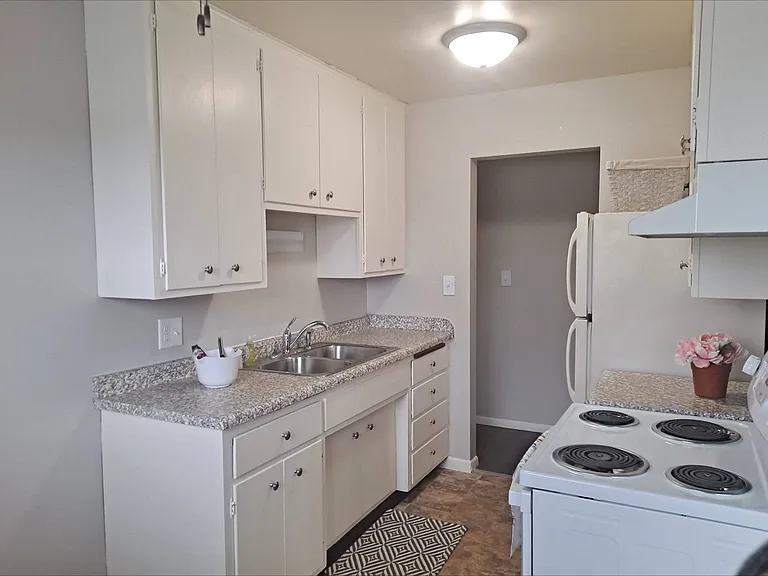 English Conway Place — Photo 46