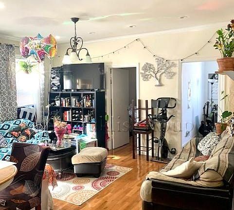2nd image of 2419 Crescent St #2