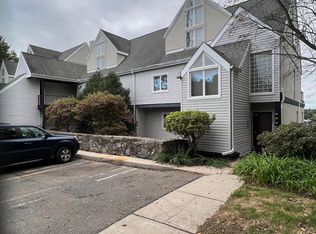 131 Popes Island Rd, Milford, CT 06461