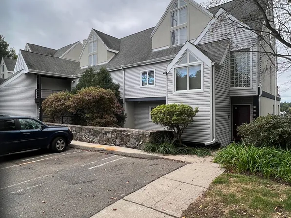 131 Popes Island Rd, Milford, CT 06461